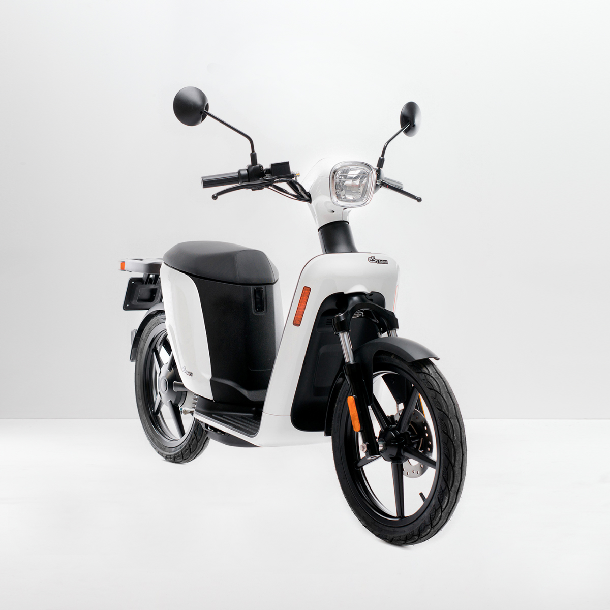 askoll-es1-blanc-euroscoot-vue-3-4 askoll-es1-blanc-euroscoot-vue-3-4